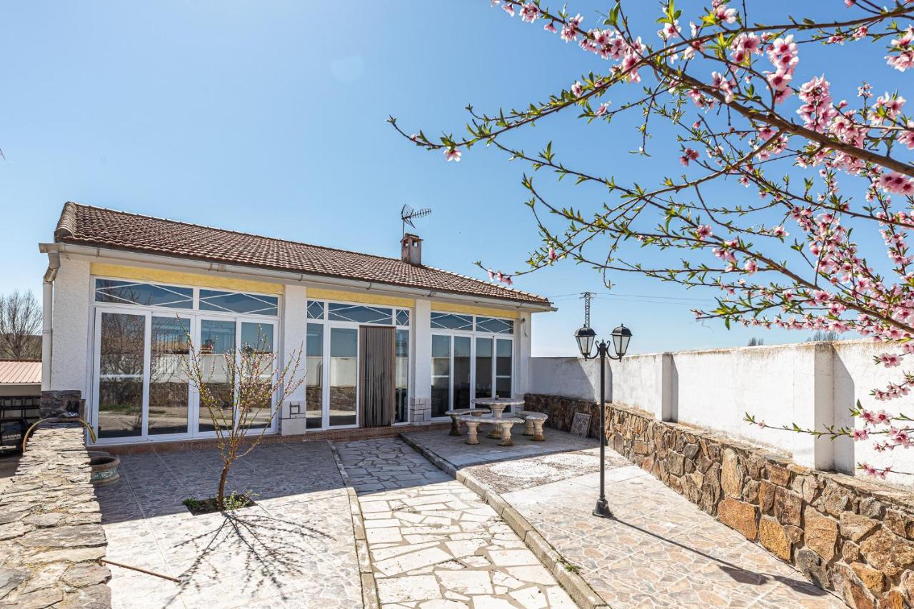 Waou Deluxe Cottage Titulcia Exterior photo